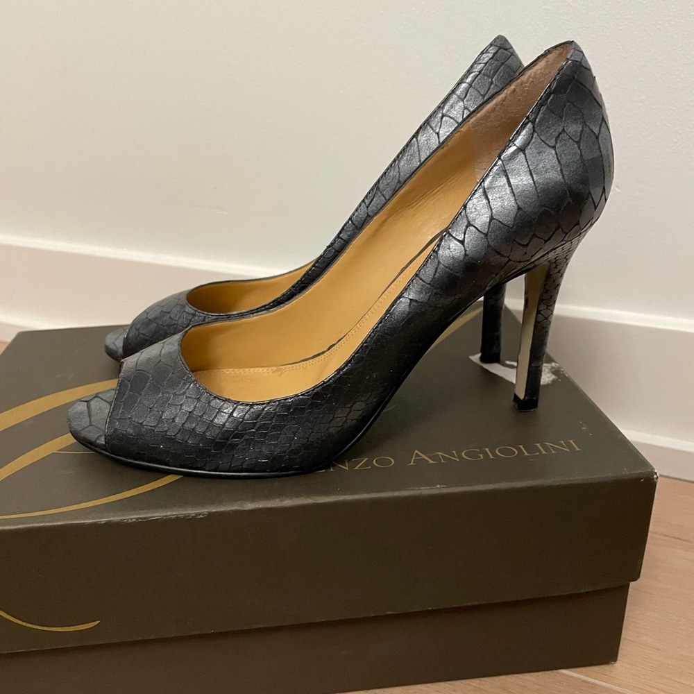 ENZO ANGIOLINI Dark Silver Snake Print Peep-toe Heels - Picture 2 of 4